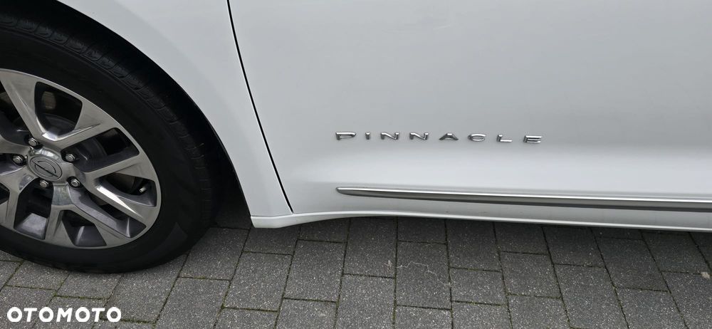 Chrysler Pacifica - 28