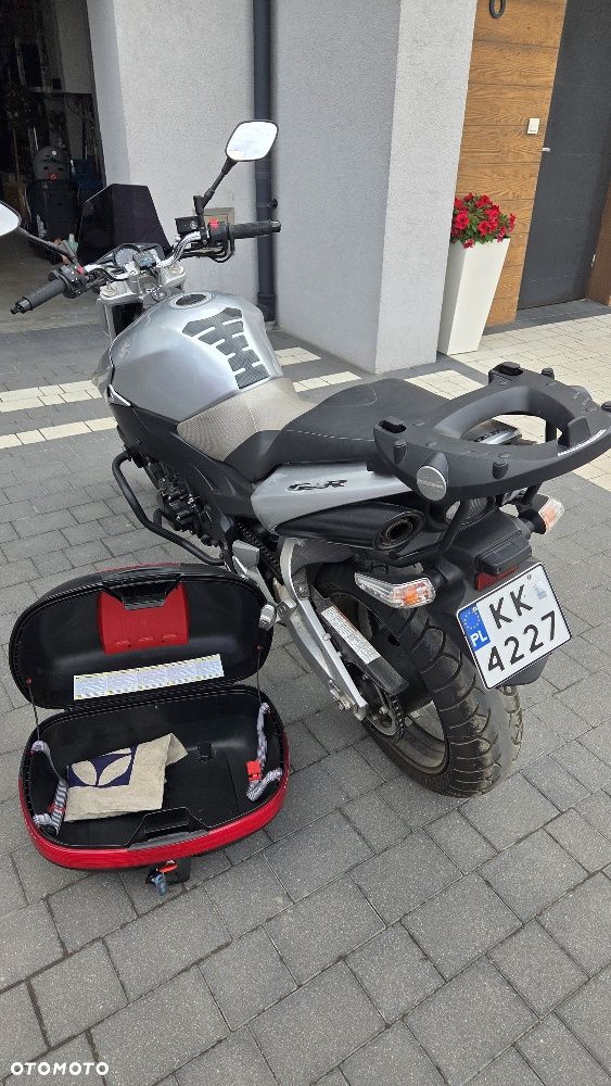 Suzuki GSR - 18