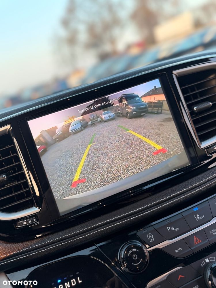 Chrysler Pacifica - 11
