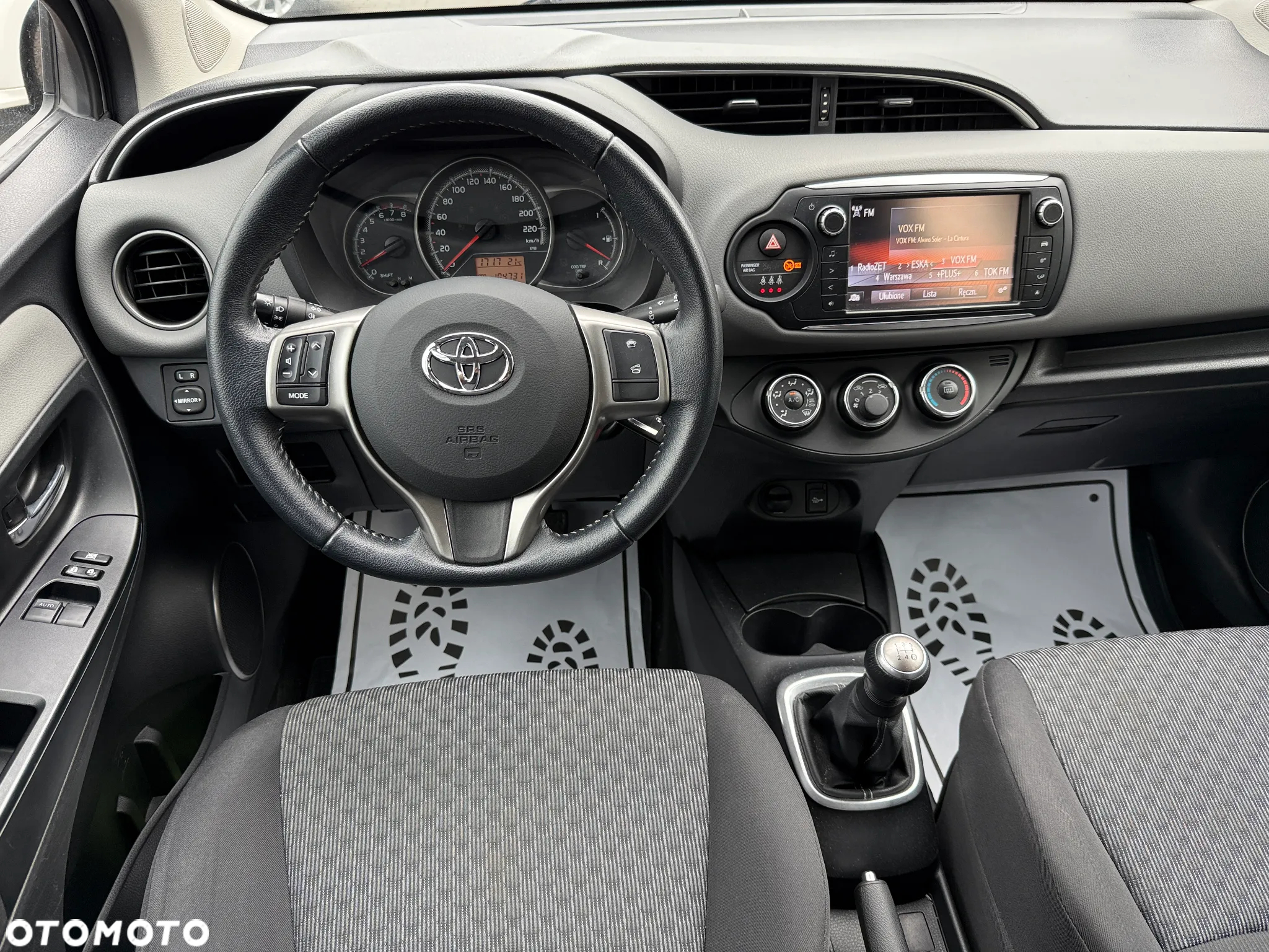 Toyota Yaris 1.0 Premium - 4