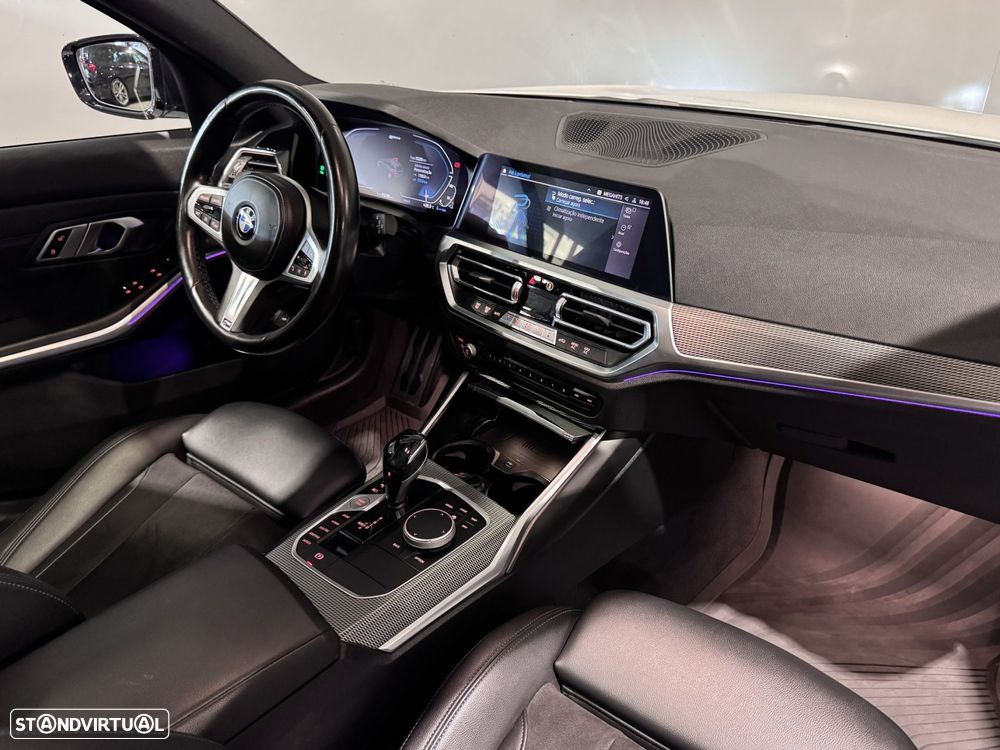 BMW 330 e Touring Pack Desportivo M Auto - 46