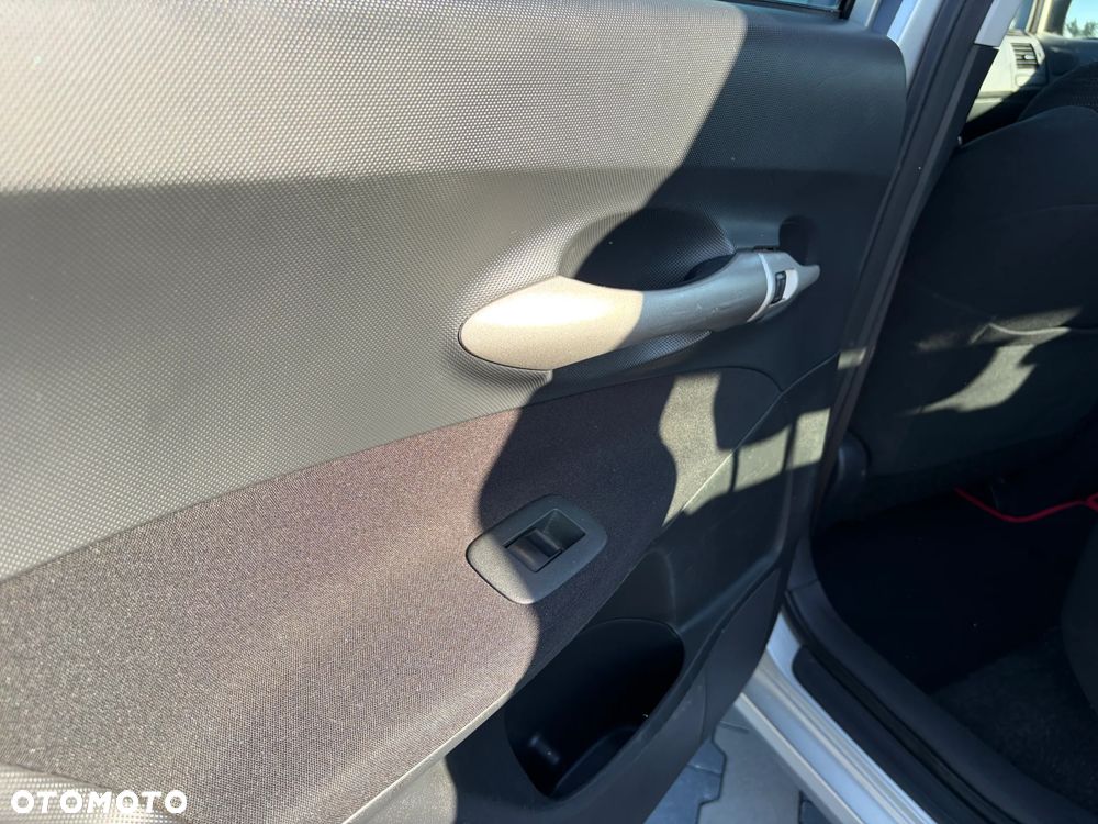 Toyota Auris 1.6 VVT-i Executive - 23