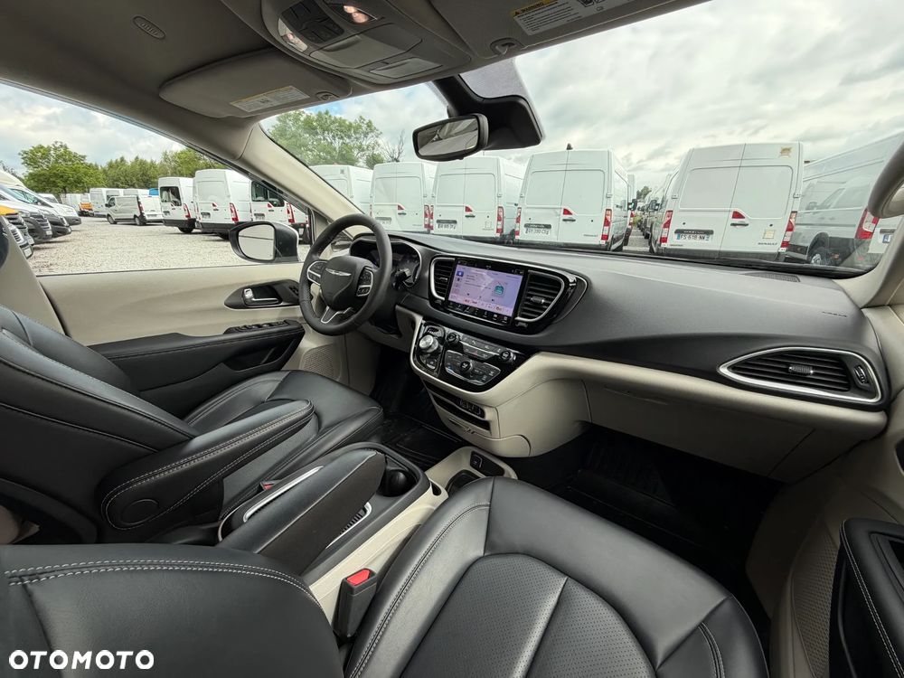 Chrysler Pacifica - 17