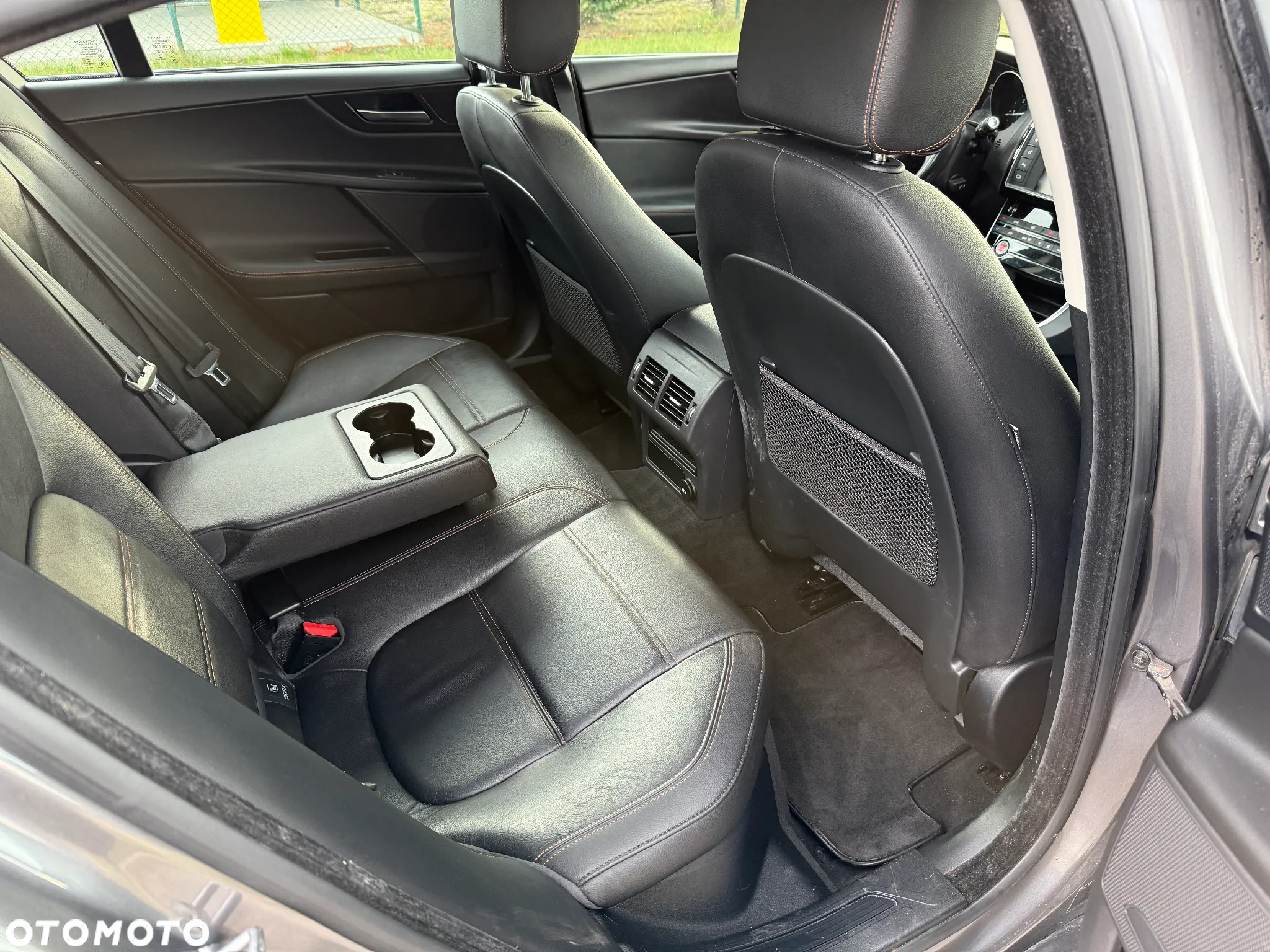 Jaguar XE - 22