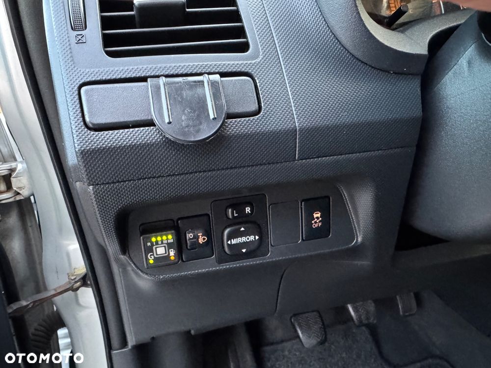 Toyota Auris 1.33 VVT-i Terra - 22