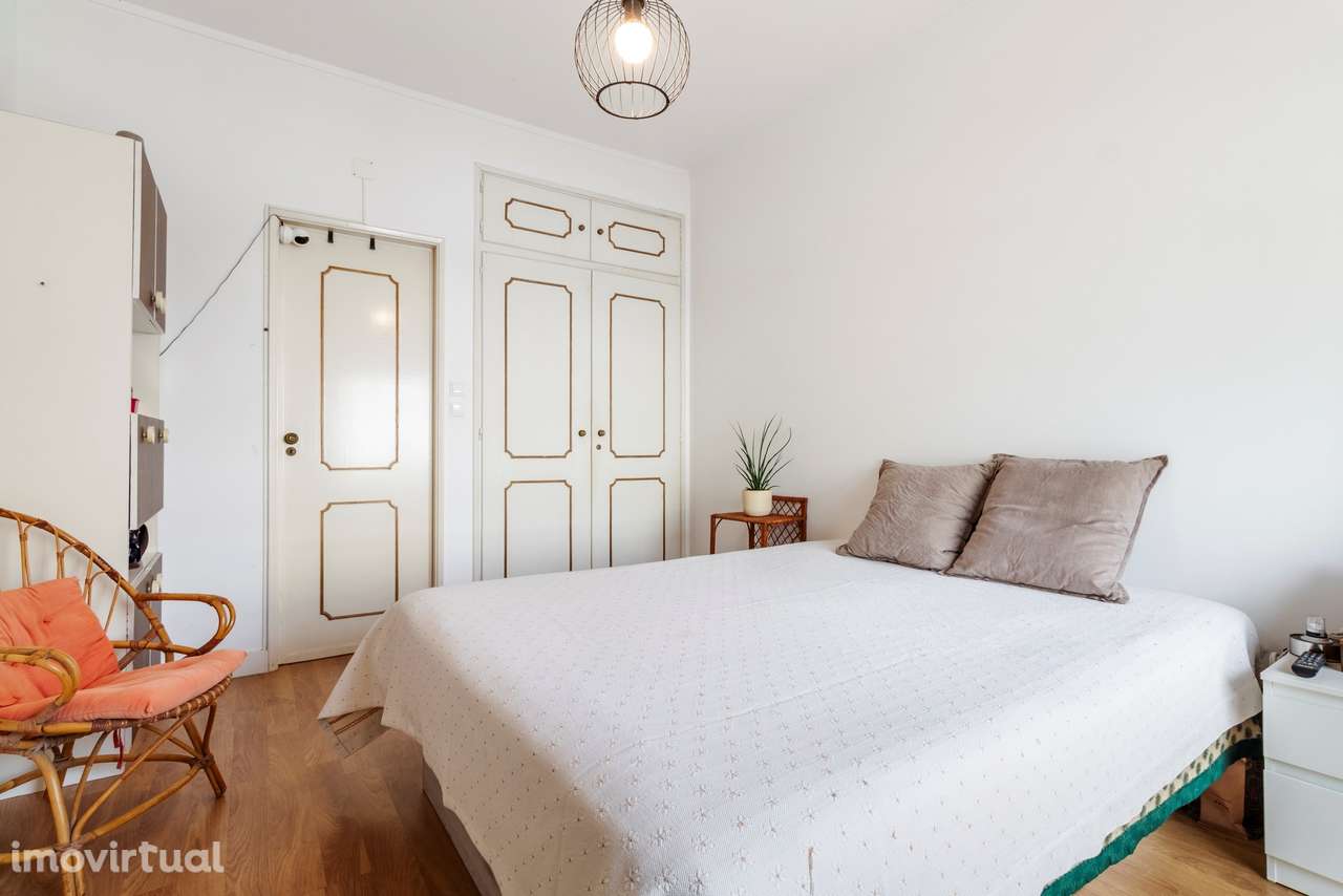 Apartamento T1 em Monte Abraão – Com elevador e Varanda - Grande imagem: 3/25