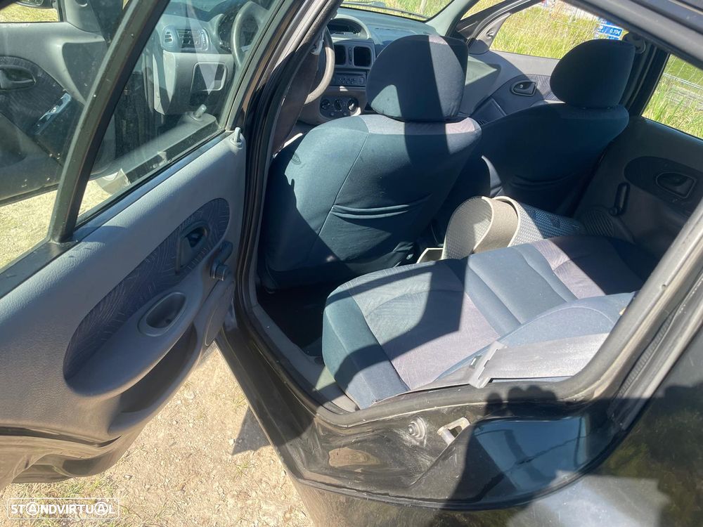 Renault Clio 1.2 16V Tech´Road - 8