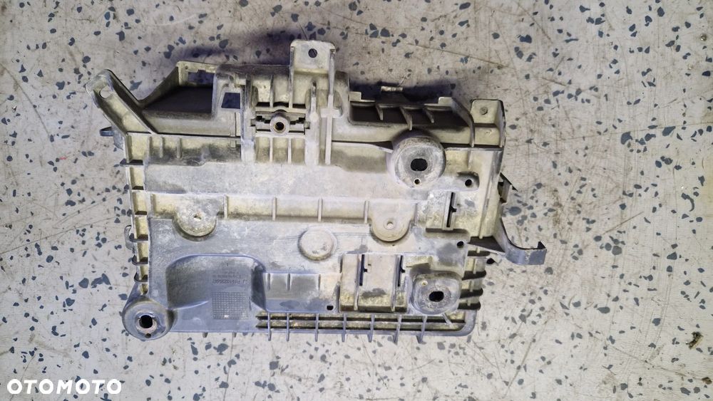 OPEL CORSA D PODSTAWA AKUMULATORA 13235642 - 2