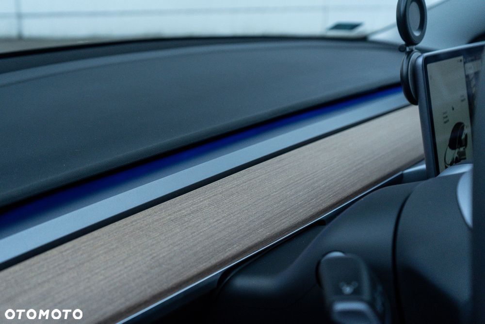 Tesla Model 3 - 36