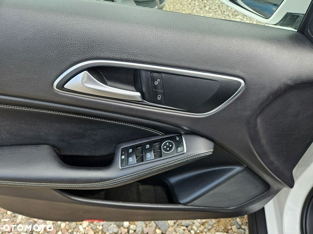 Mercedes-Benz GLA - 13