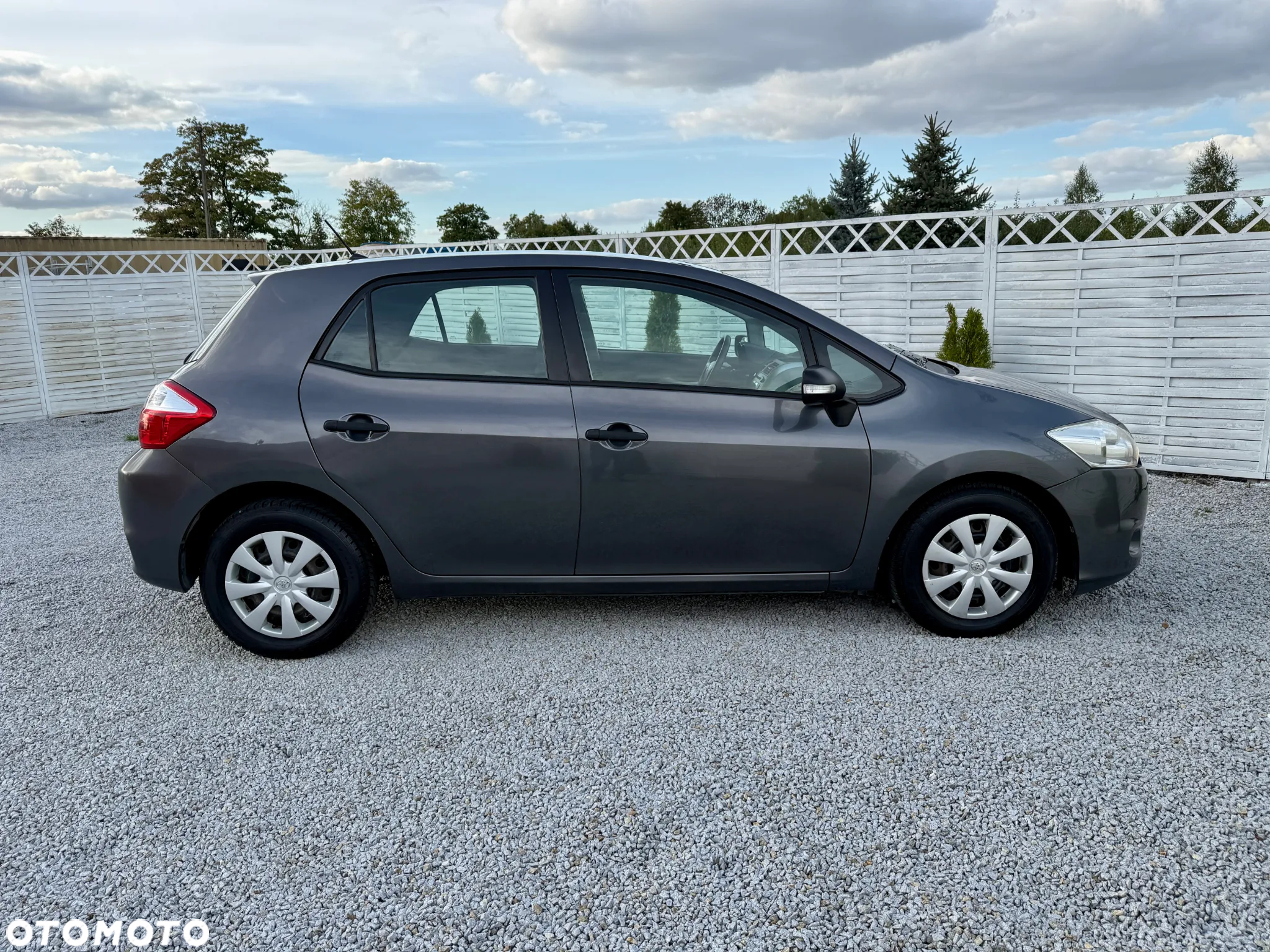 Toyota Auris 1.33 VVT-i Terra - 23
