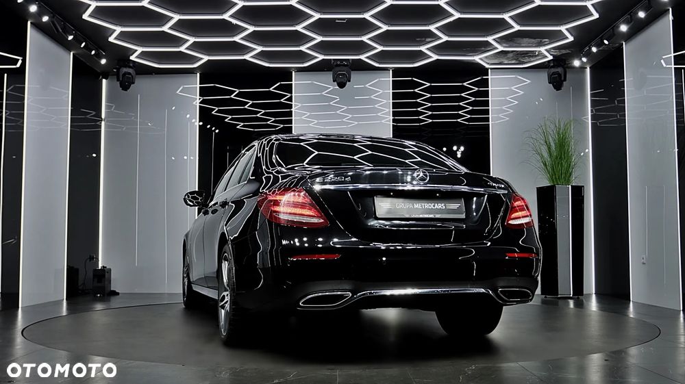 Mercedes-Benz Klasa E 220 d 4-Matic 9G-TRONIC - 6