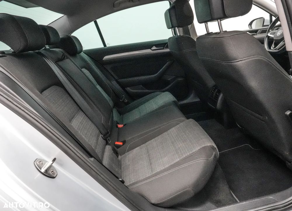 Volkswagen Passat 2.0 TDI DSG Comfortline - 16