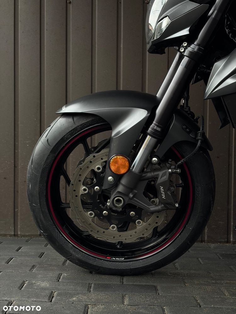 Suzuki GSX - 18