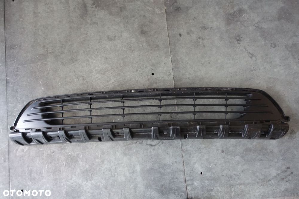 KRATKA ZDERZAKA PRZÓD TRAFIC III VIVARO - 1