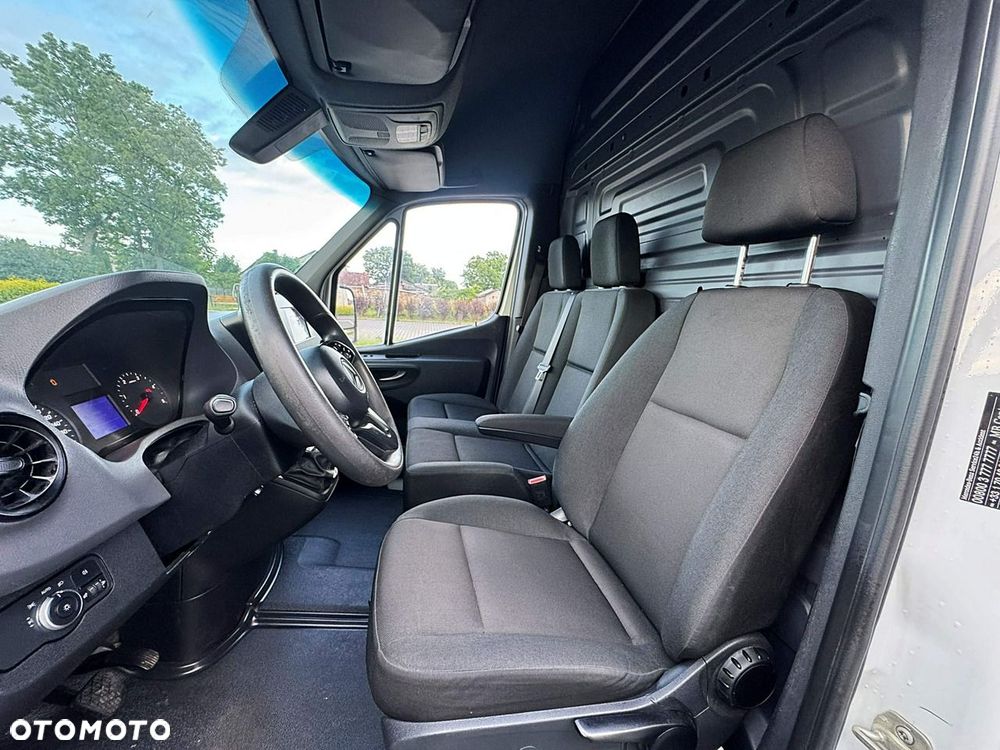 Mercedes-Benz Sprinter - 23