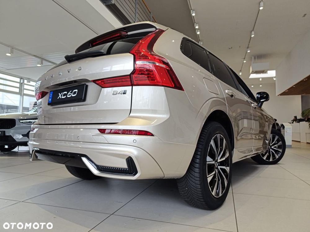 Volvo XC 60 B4 B Plus Dark - 8