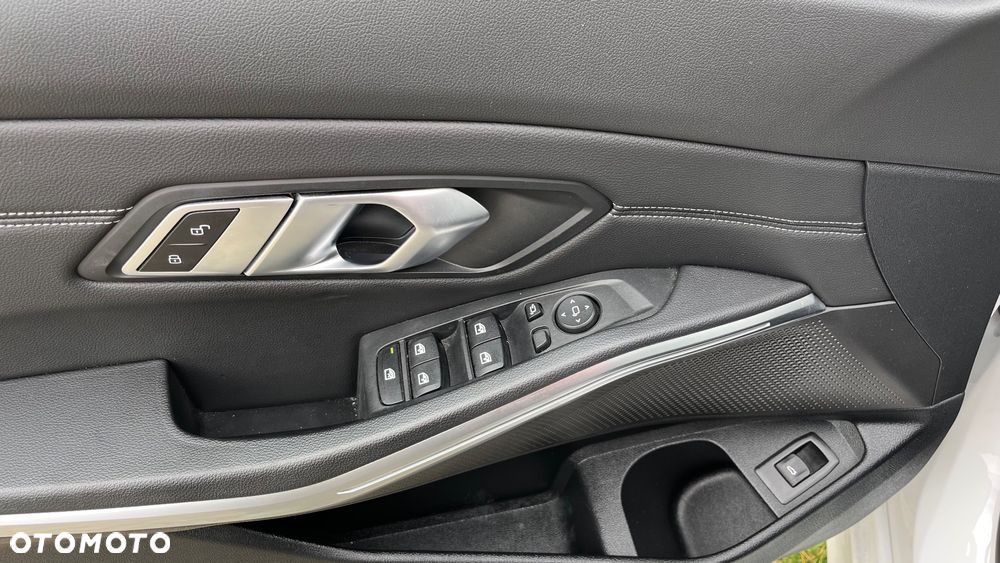 BMW Seria 3 320d Sport Line sport - 25