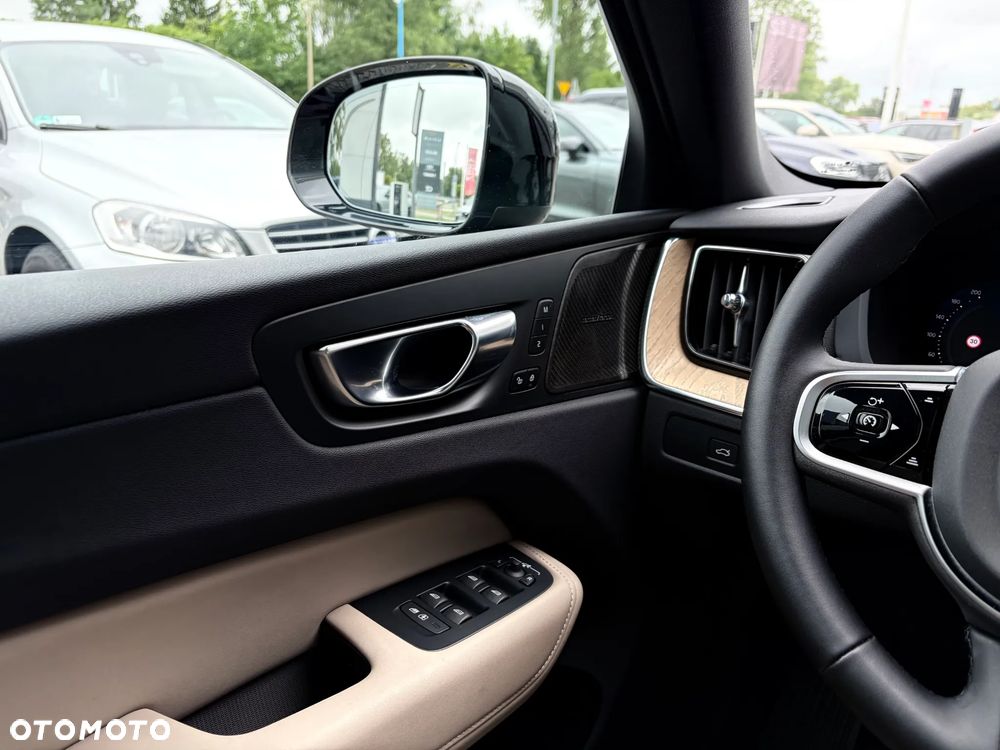 Volvo XC 60 B5 B AWD Plus Dark - 10