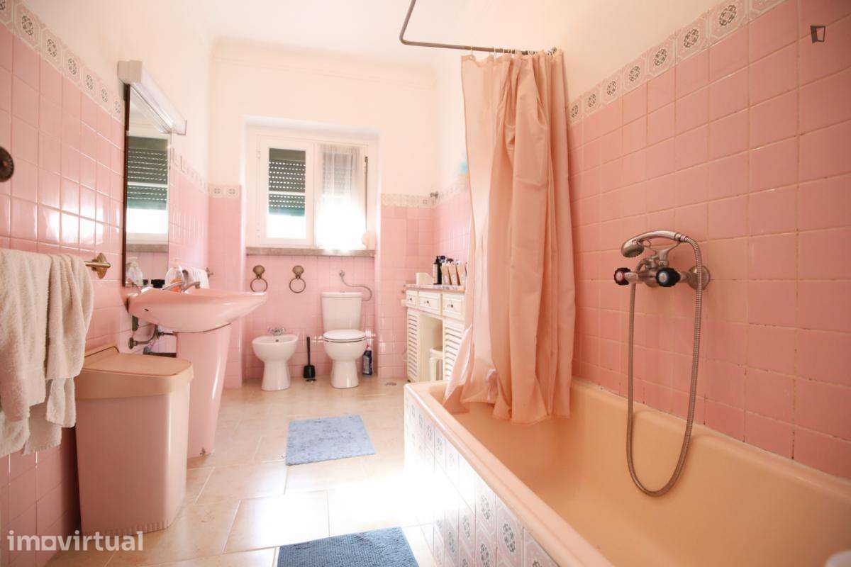 Quarto - localizado em Roma-Areeiro Lisbon - Grande imagem: 4/50