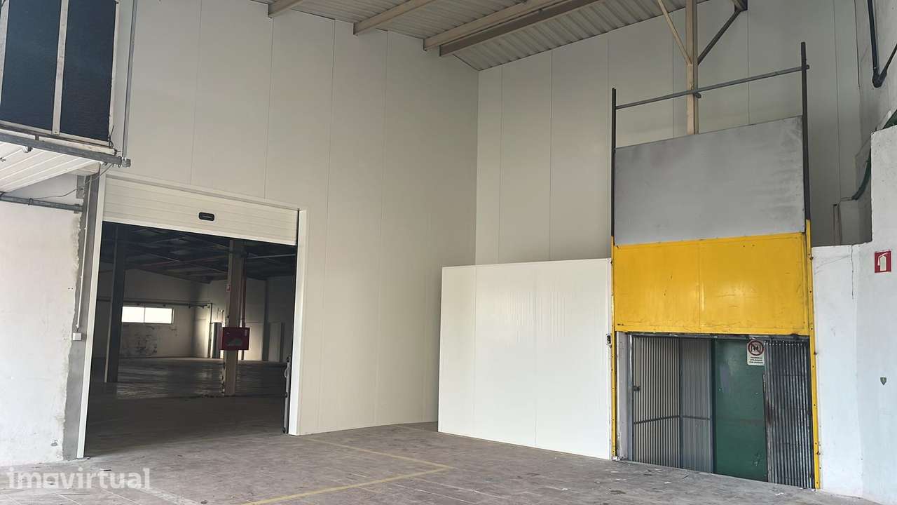 Armazém com Escritórios e Licença Industrial – Vila Nova de Famalicão - Grande imagem: 2/9