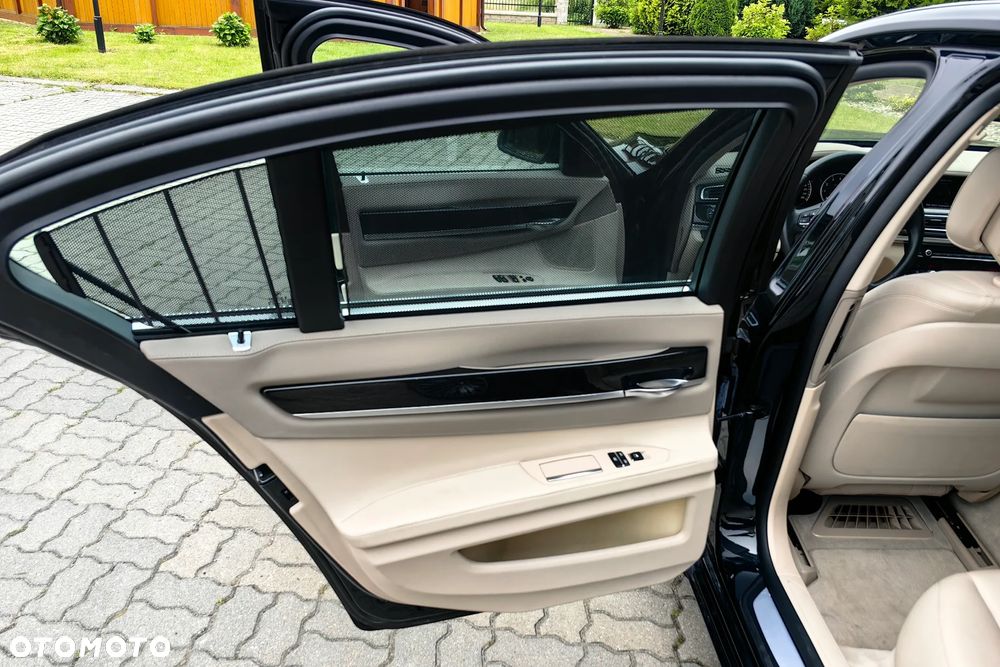 BMW Seria 7 - 16