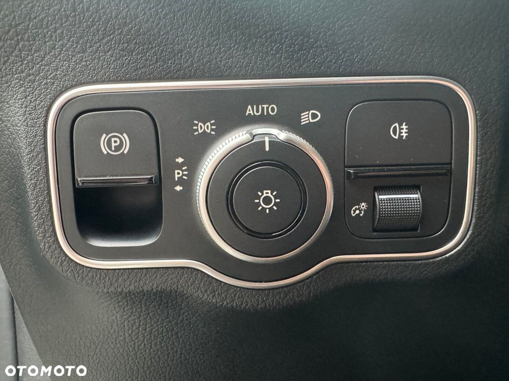 Mercedes-Benz GLA - 27