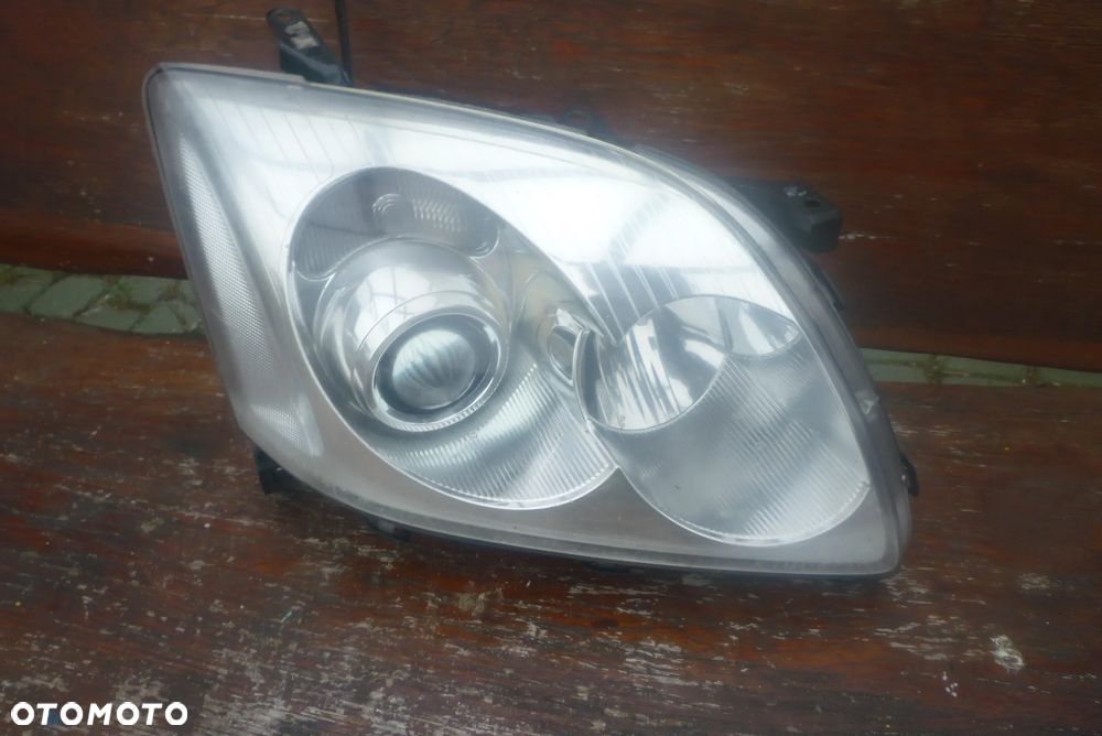 lampa prawa Toyota Avenesis T25 Kolto Europa - 1