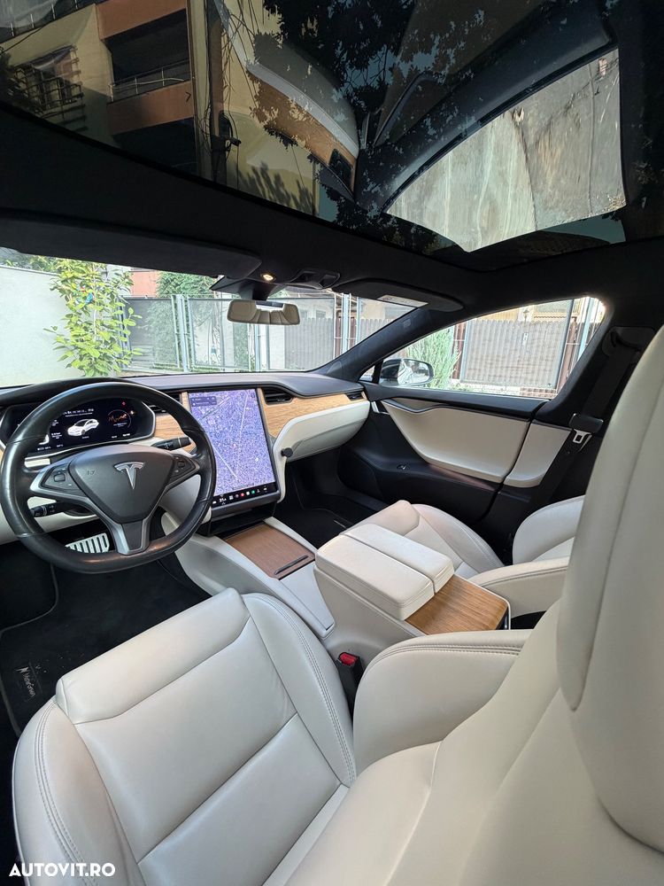 Tesla Model S - 7