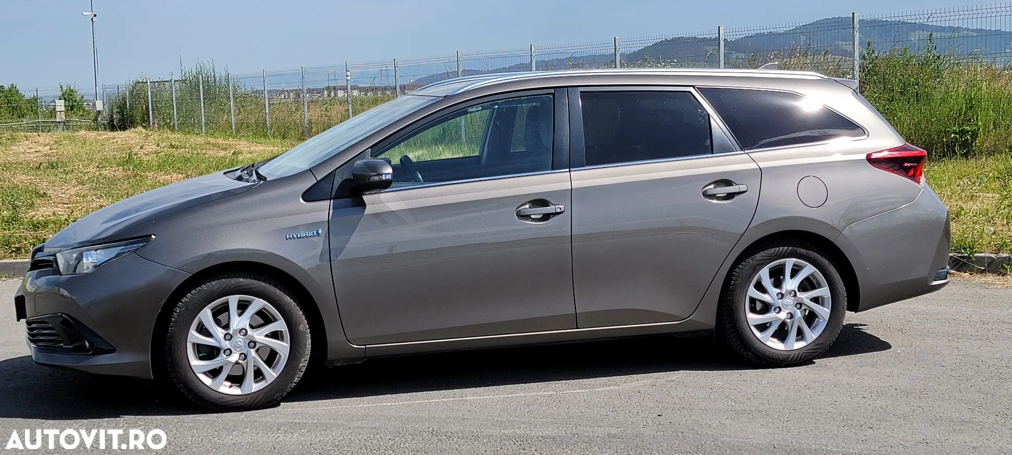 Toyota Auris 1.8 VVT-i Hybrid Automatik Design Edition - 2