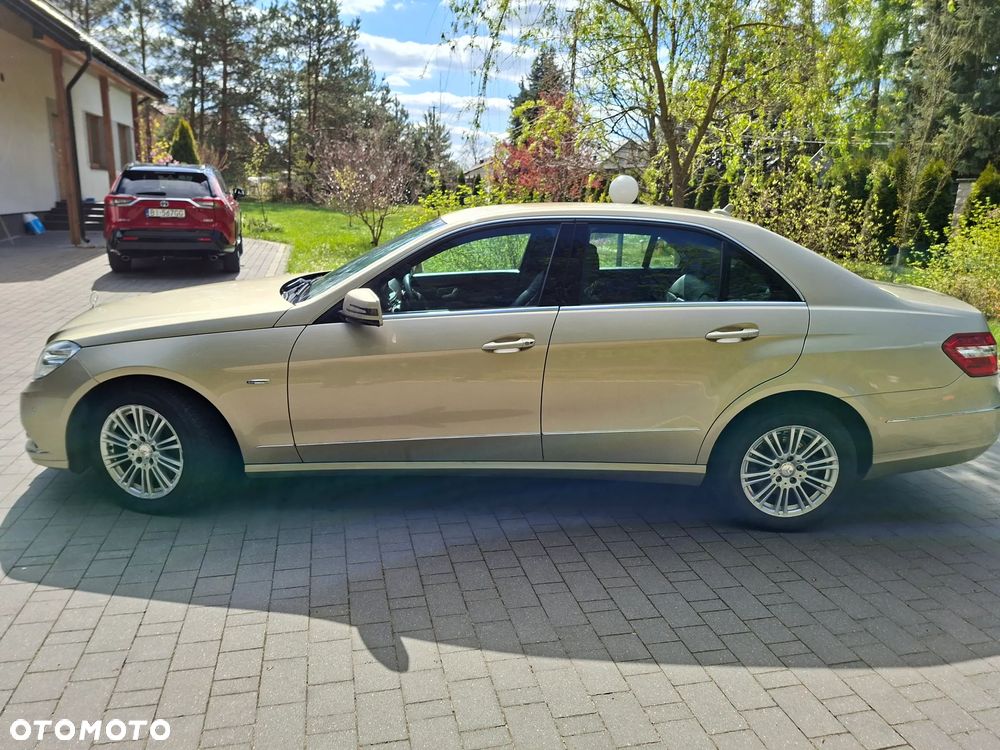 Mercedes-Benz Klasa E 300 CDI BlueEff Elegance - 3
