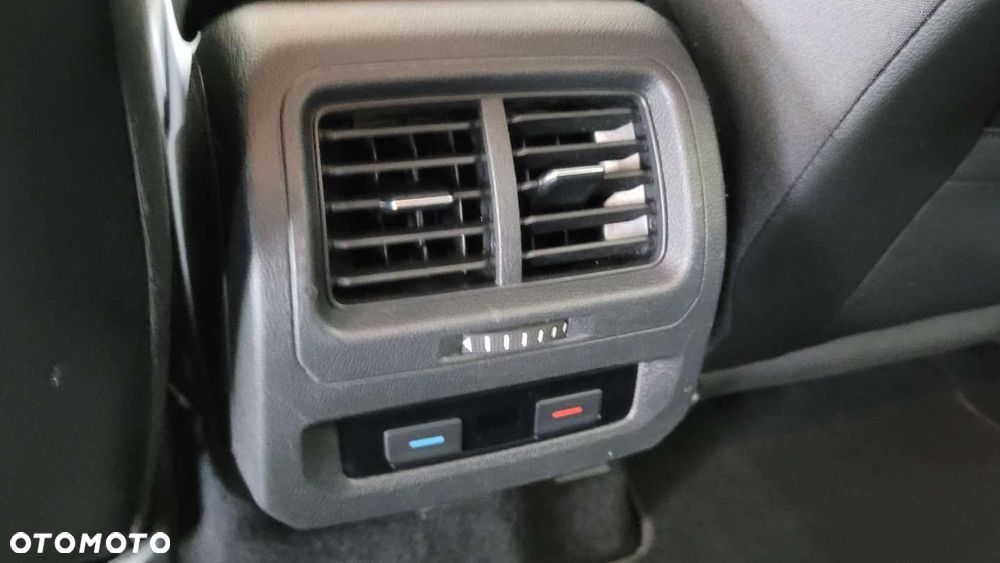 Volkswagen Touran - 25