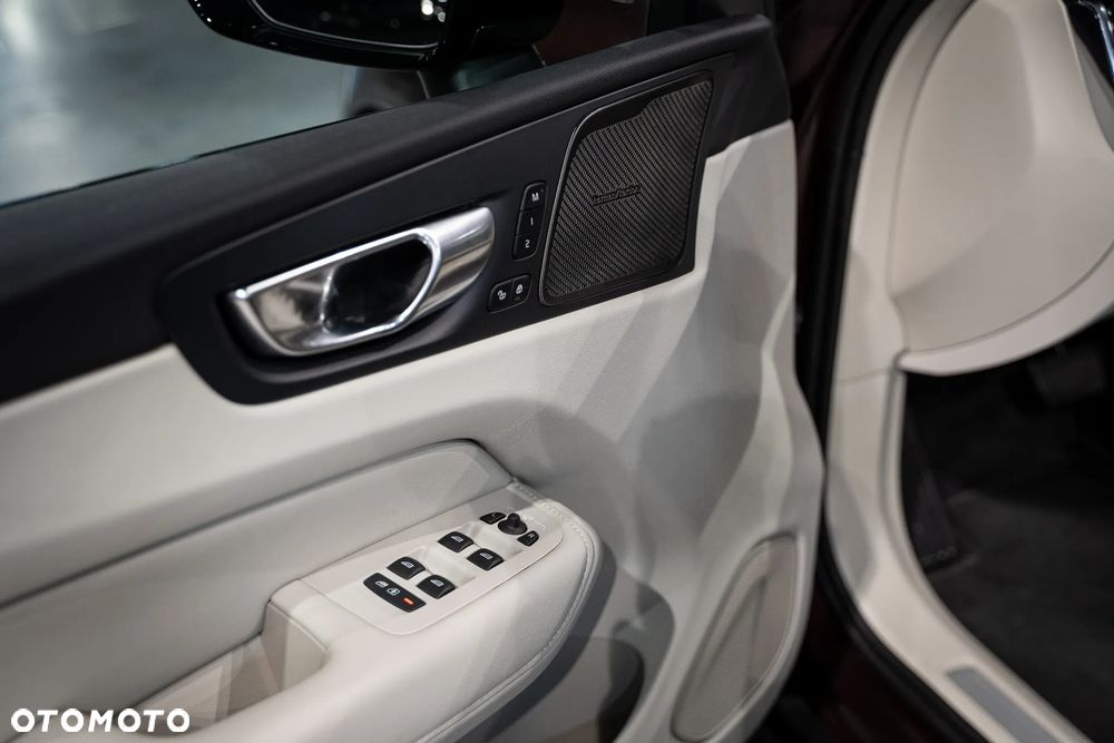 Volvo XC 60 B5 B AWD Ultra Dark - 22