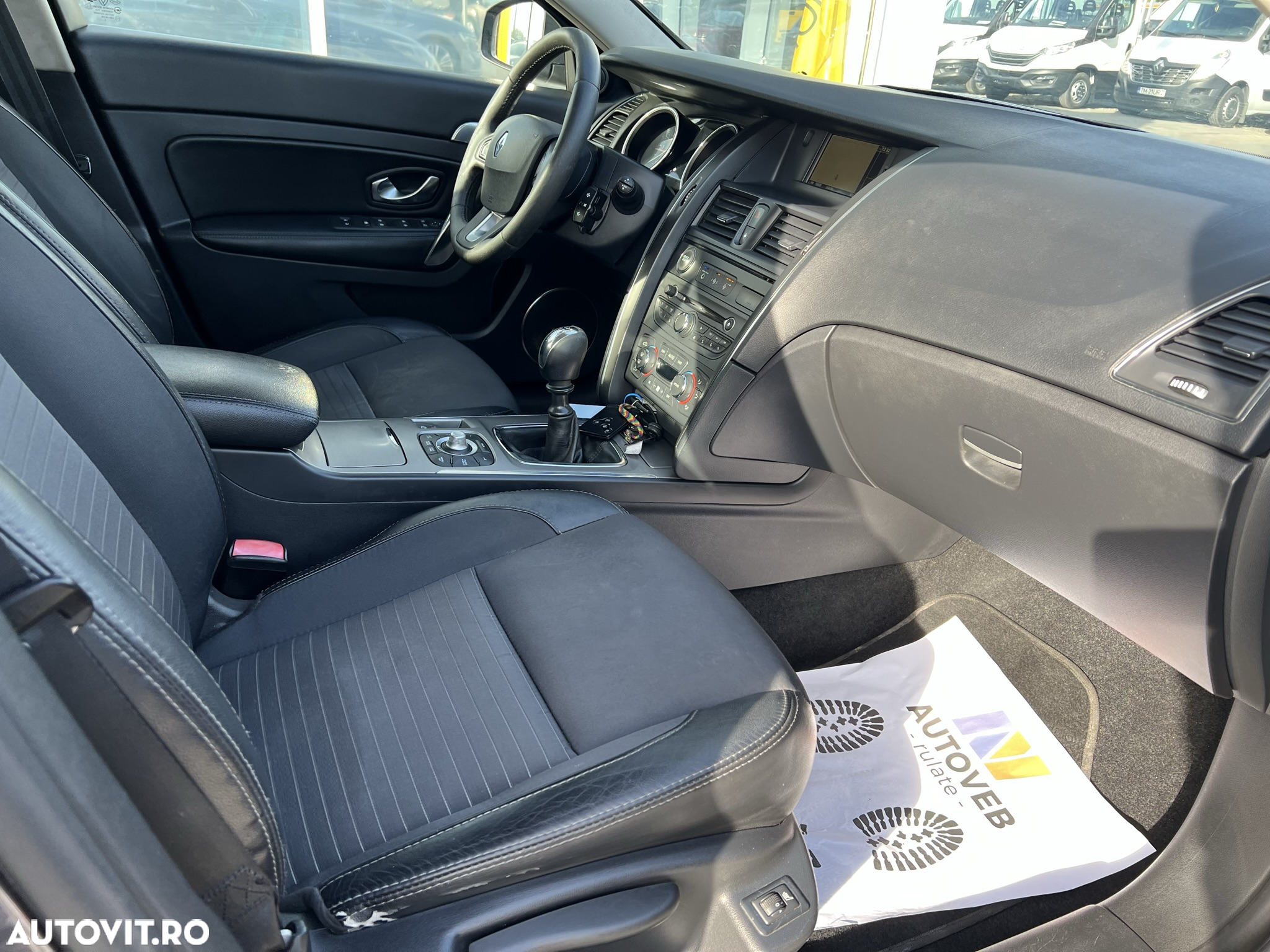 Renault Latitude 2.0 dCi Privilege - 14