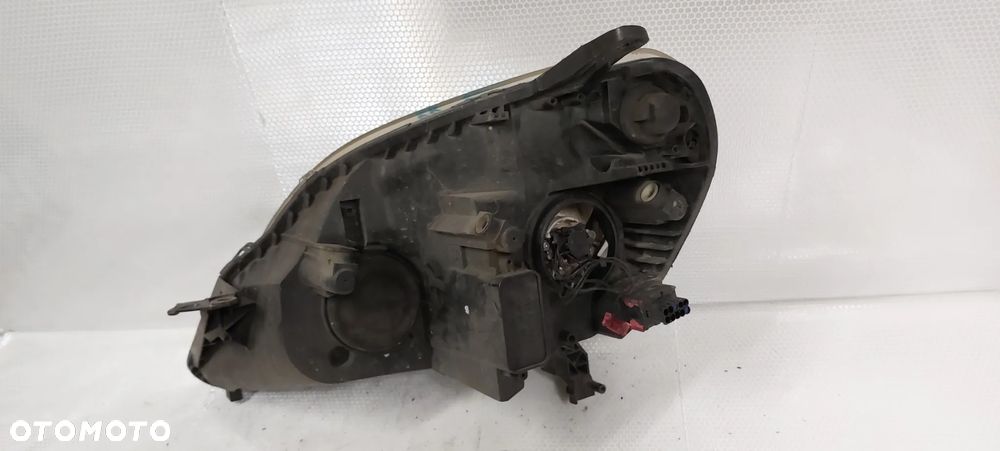 .  LAMPA PRZOD PRZEDNIA PRAWA OPEL ZAFIRA B - 2