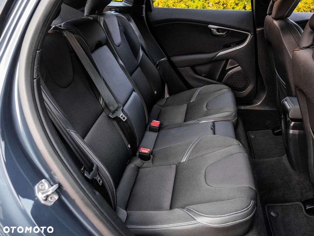 Volvo V40 T2 Drive-E Momentum - 16