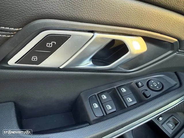 BMW 330 e Touring Aut. Sport Line - 2