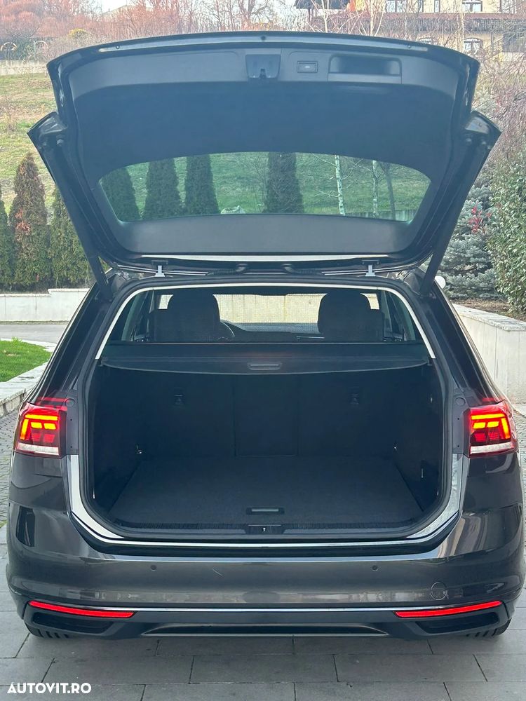 Volkswagen Passat Variant 2.0 TDI SCR DSG Comfortline - 23