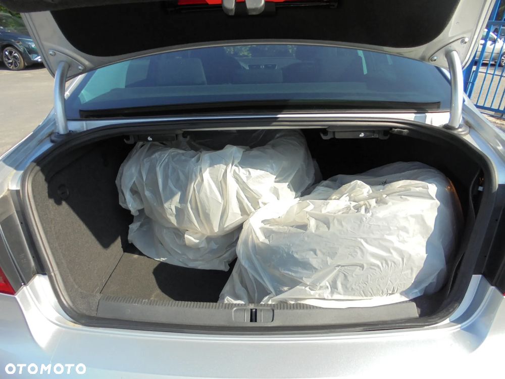 Volkswagen Passat 2.0 TDI Comfortline - 16