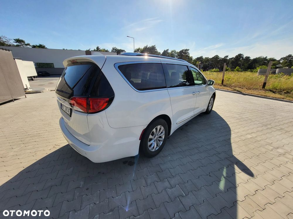 Chrysler Pacifica - 6