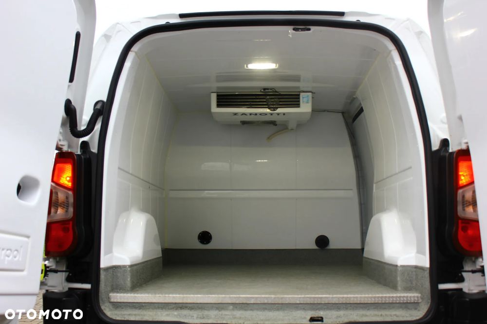 Toyota Proace City CHŁODNIA 1.5D-4D 102KM LONG L2 3 Osobowy - 38