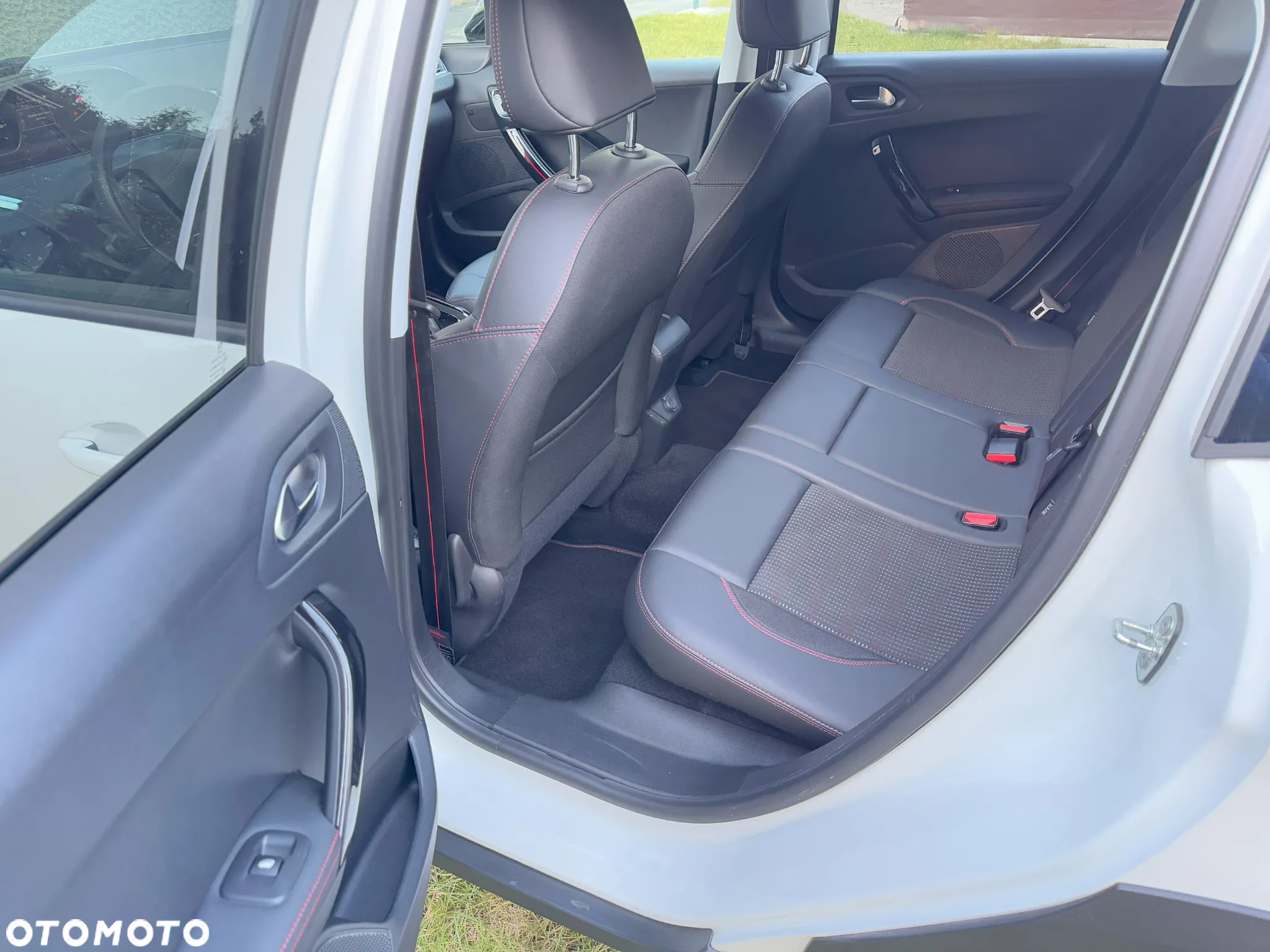 Peugeot 2008 PureTech 110 Stop&Start EAT6 GT-Line Edition - 11
