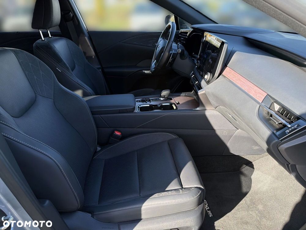 Lexus RX 450h+ Omotenashi - 9