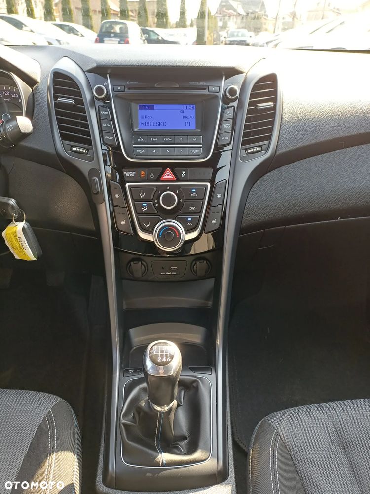 Hyundai i30 blue Kombi 1.6 GDi Passion - 24