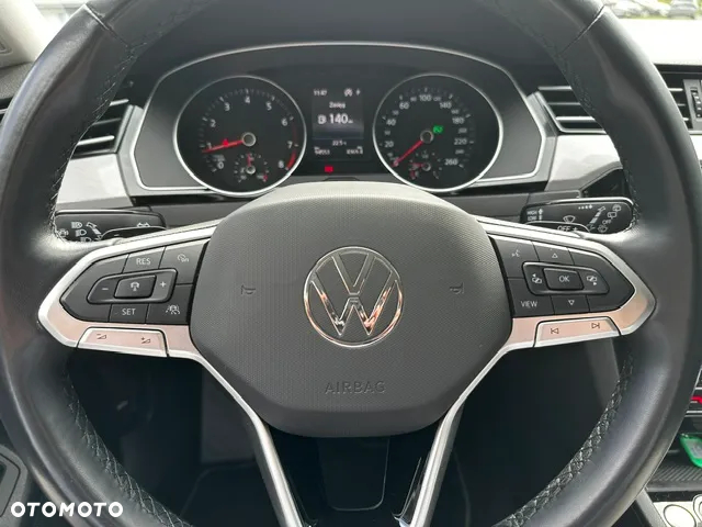 Volkswagen Passat - 13