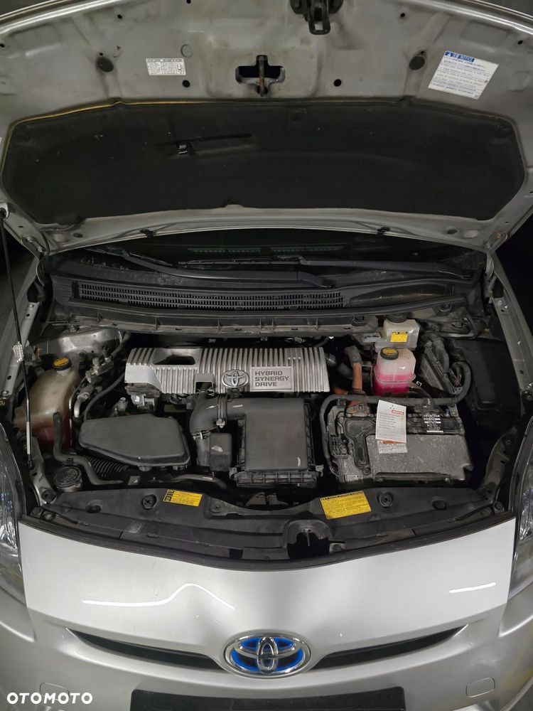 Toyota Prius (Hybrid) - 9