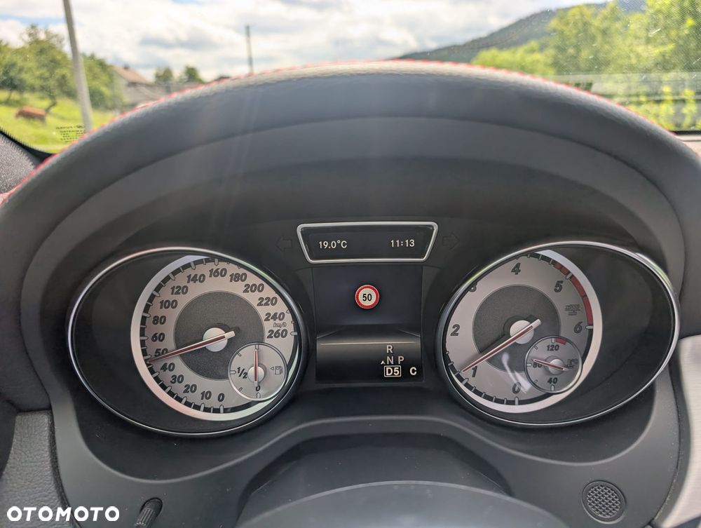 Mercedes-Benz GLA 180 d 7G-DCT AMG Line - 17