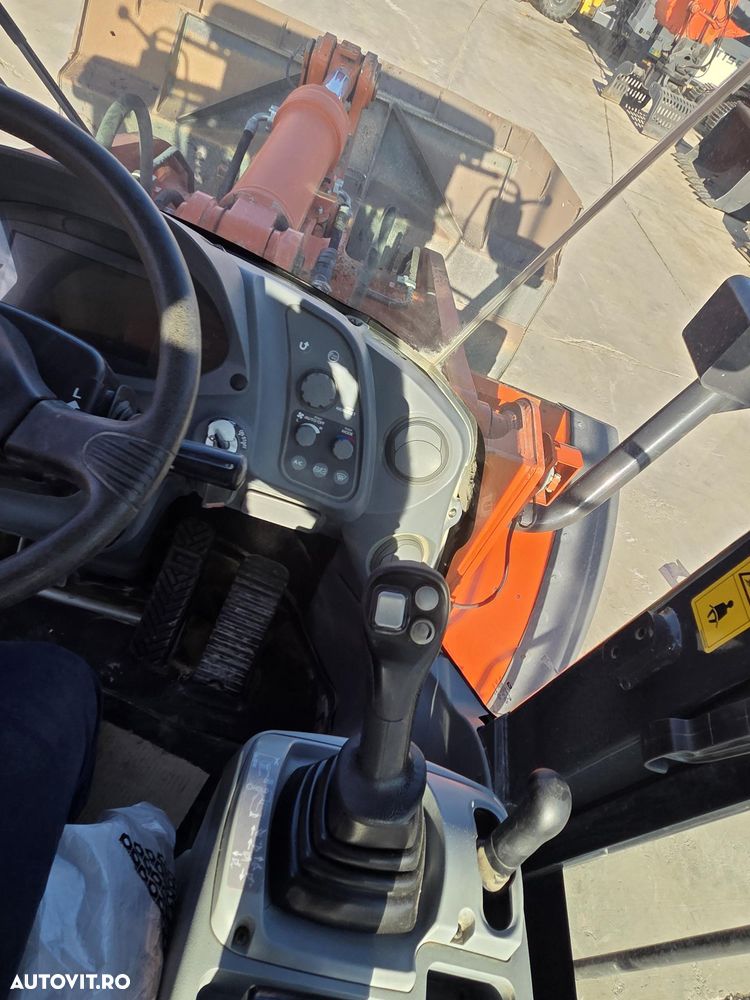 Hitachi ZW250-6, 2021, 7.117h, 23.578km, cupa 4mc, gresare automata, Masa operationala 21,4t, anv MICHELIN 60% ok, camera spate, GPS in romana, posibilitate leasing 4 ani, 200 CP, consum mediu 11,3l/h, revizii facute-PROMOTIE 91.900 EUR+Tva - 40