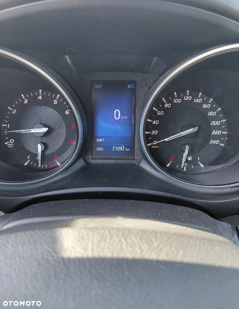 Toyota Avensis 1.8 Active - 13