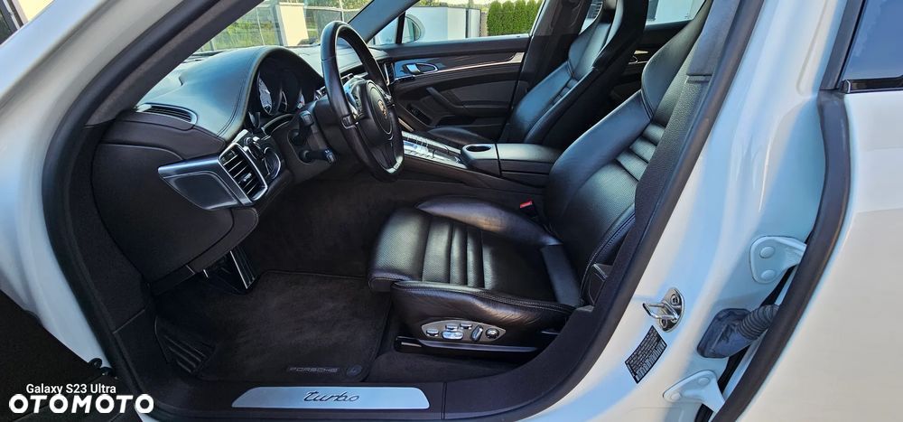 Porsche Panamera Turbo - 25